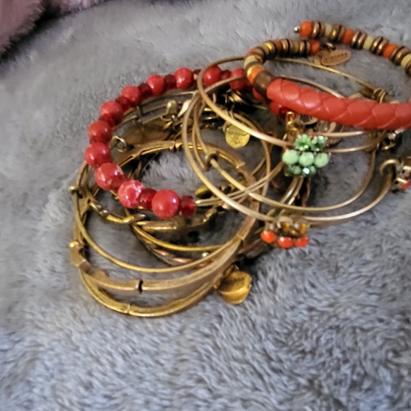 ALEX & ANI LARGE LOT OF 11 BRACELETS. RELIGOUS, BEADS, MIXED. MUST SEE! - Picture 3 of 16